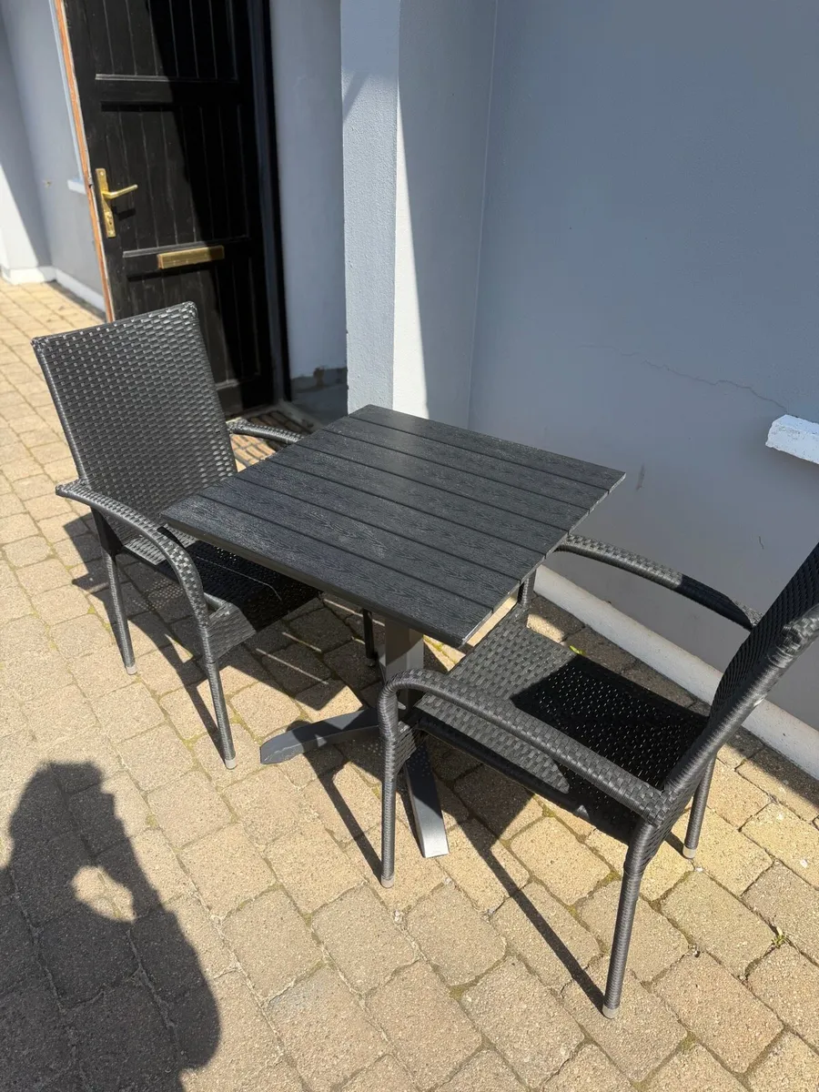 Garden table & chairs