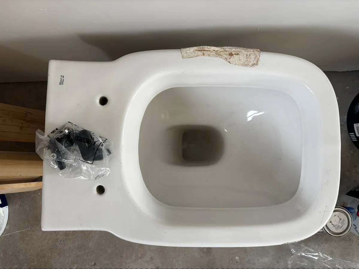 New Roca Debba Toilet and Roca Debba toilet seat - Image 1