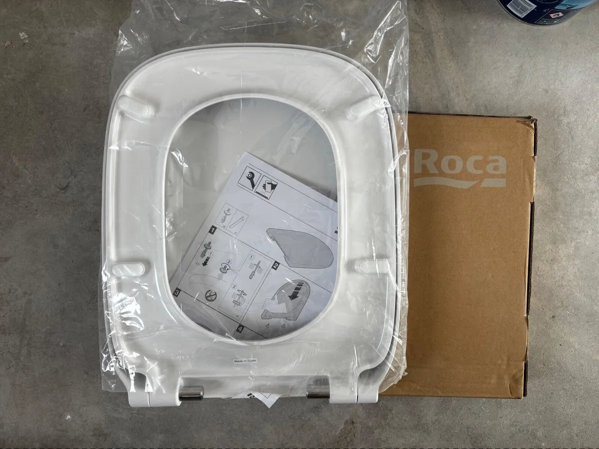New Roca Debba Toilet and Roca Debba toilet seat - Image 3