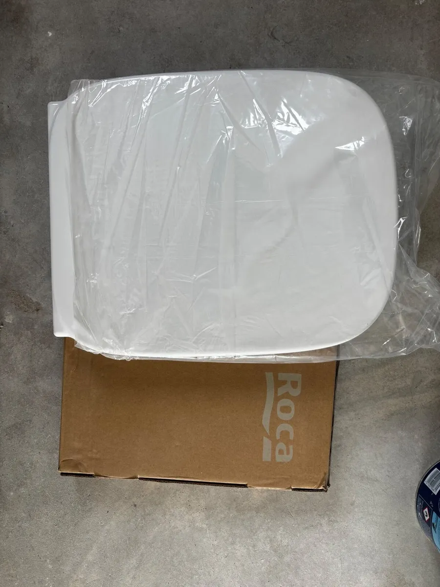 New Roca Debba Toilet and Roca Debba toilet seat - Image 2