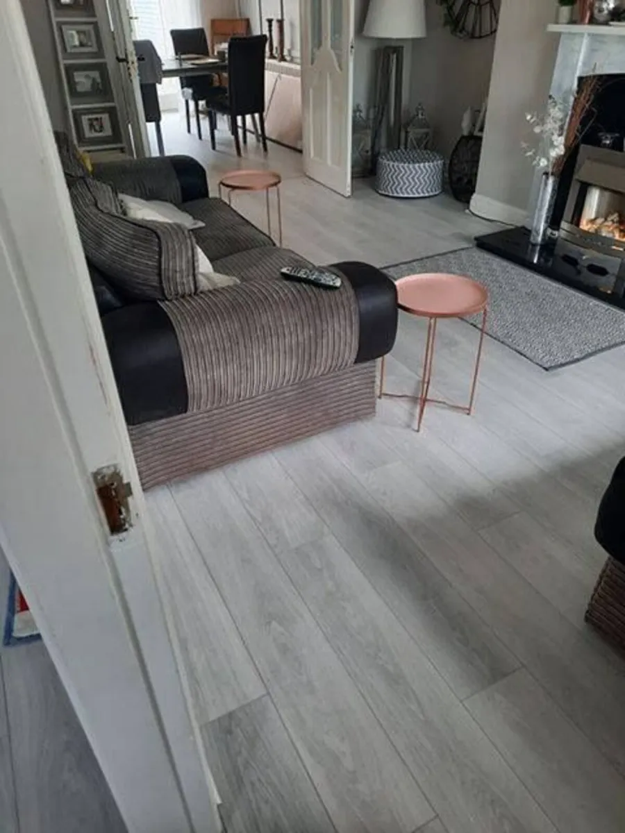 8mm laminated click flooring low price , - Image 3