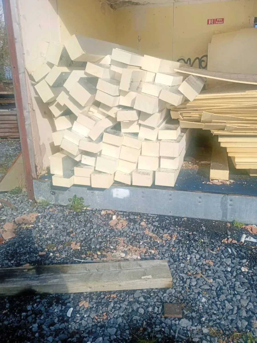 Insulation off cuts - Image 1