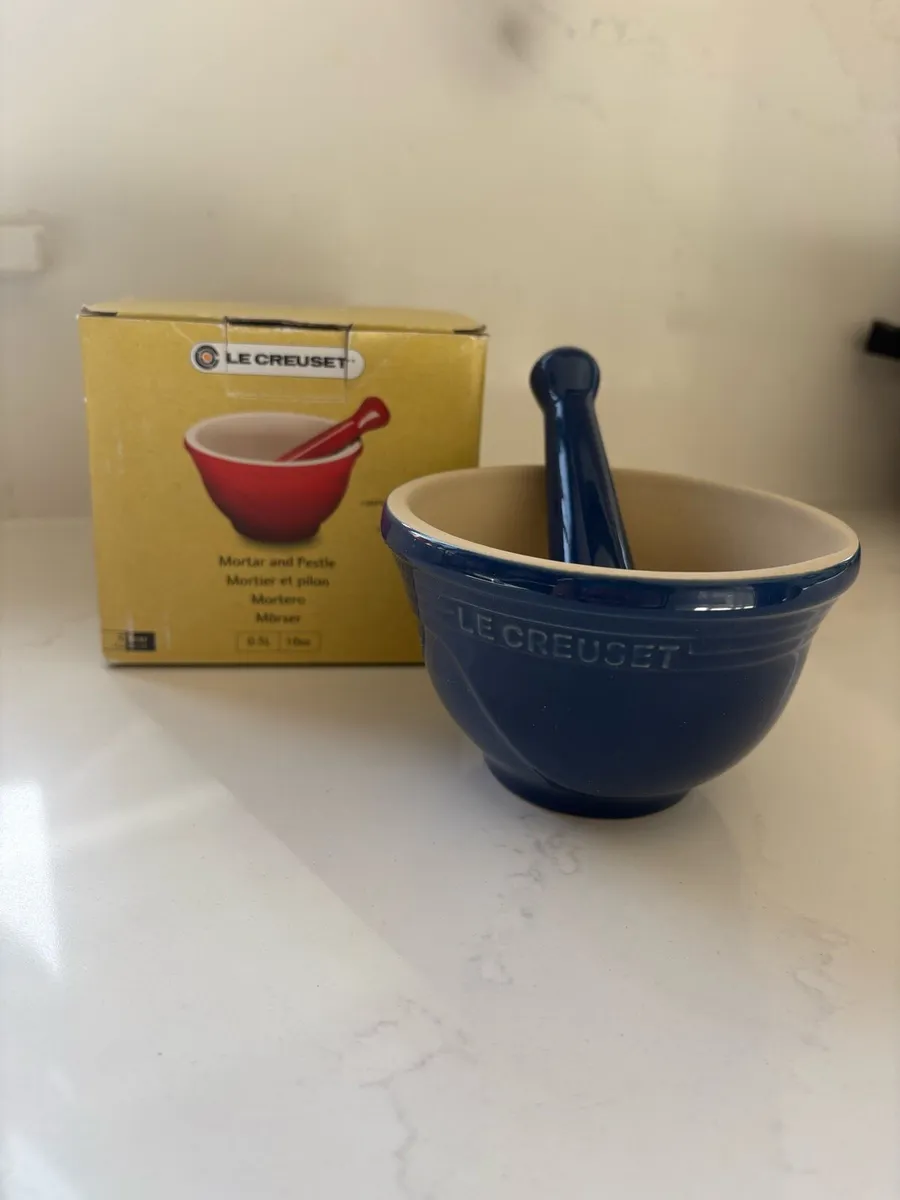 Le Creuset mortar and pestle - Image 1