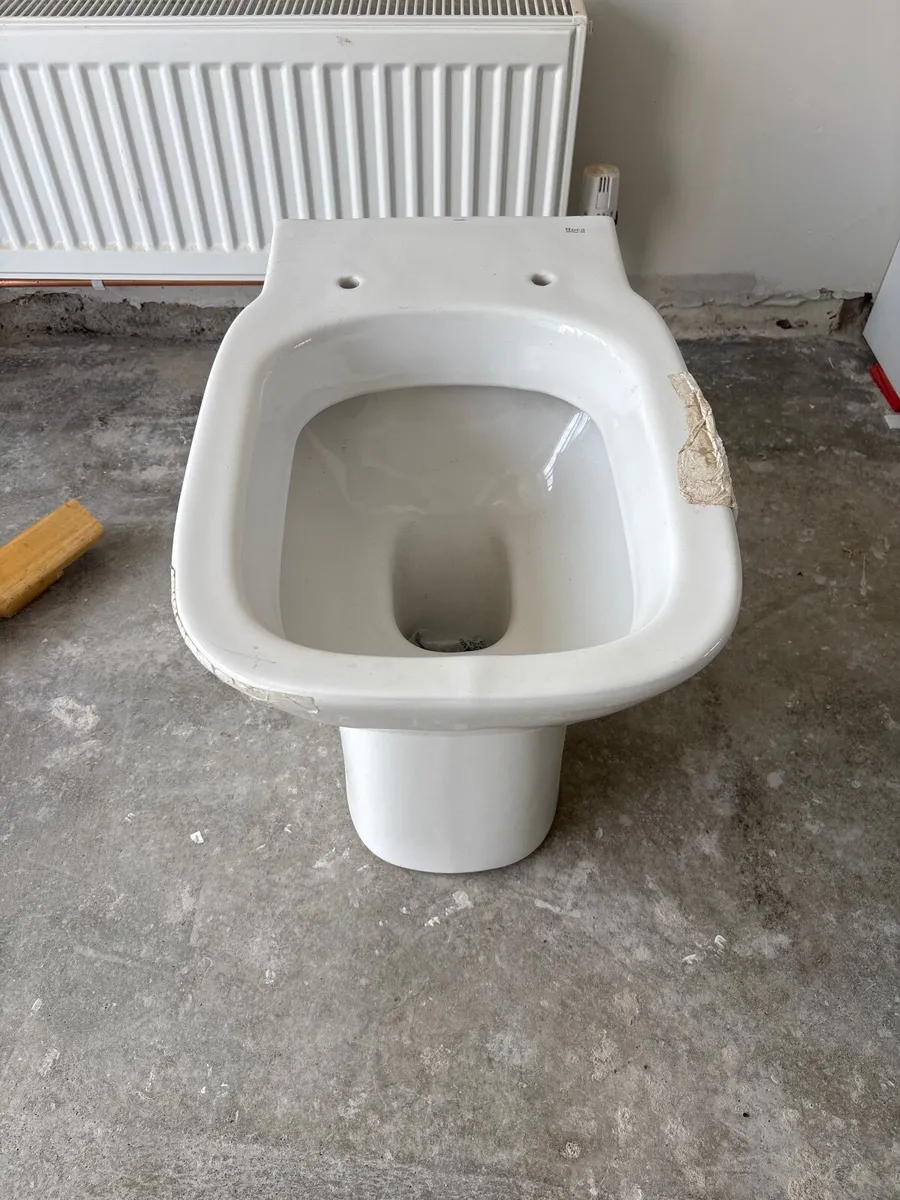 New Roca Debba Toilet and Roca Debba toilet seat - Image 4