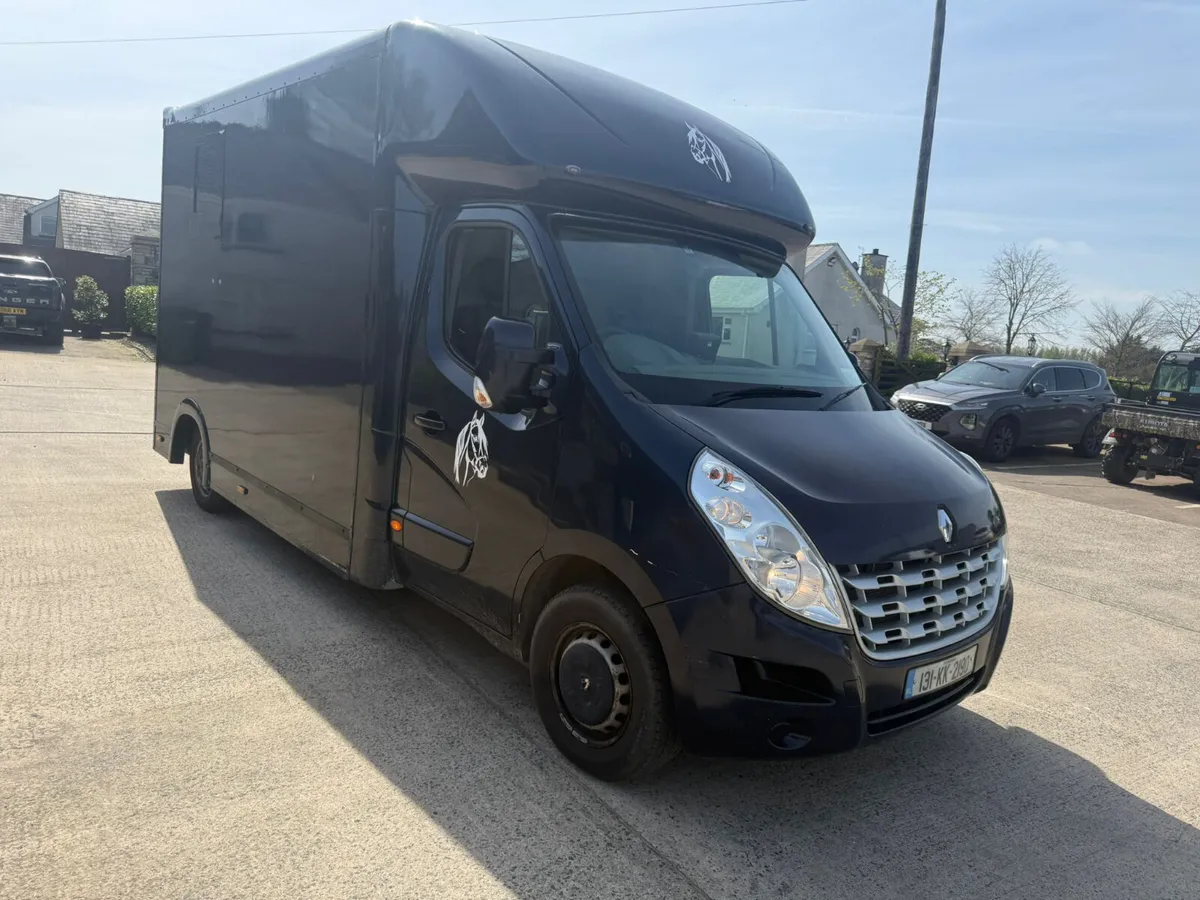 2013 Renault Master 2 Stall Horse - Image 2