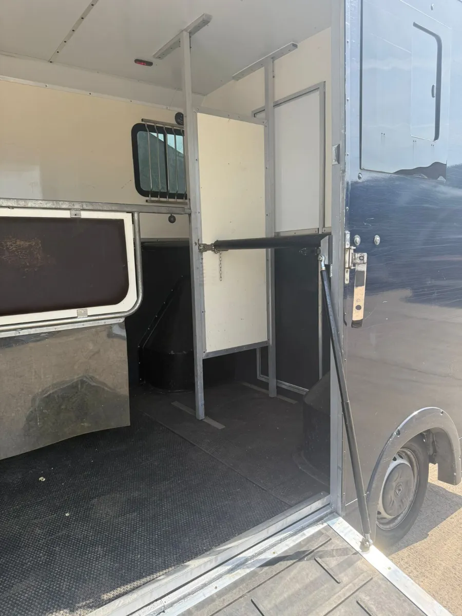 2013 Renault Master 2 Stall Horse - Image 4