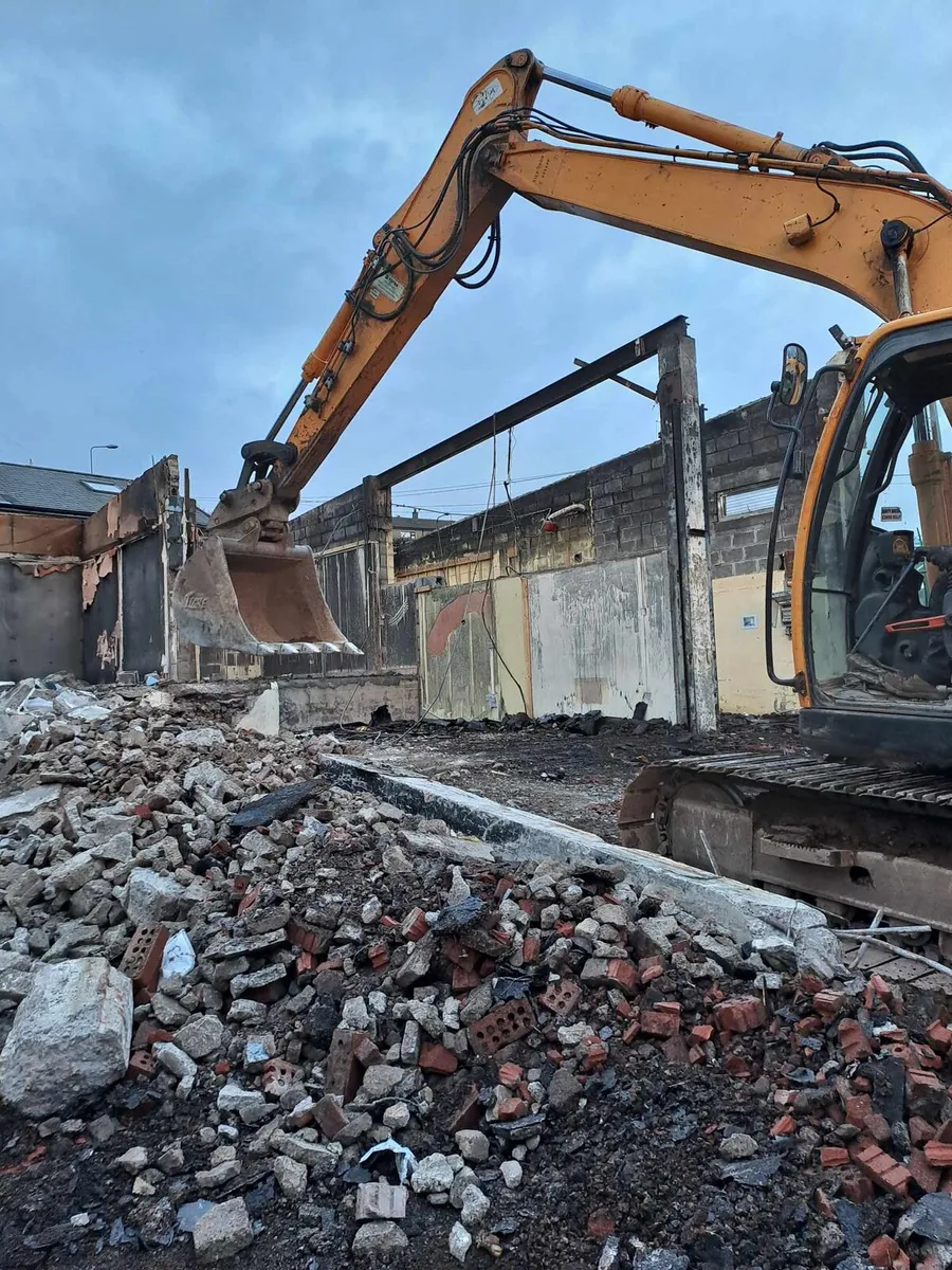 Diggers with drivers all work carried out - Image 3