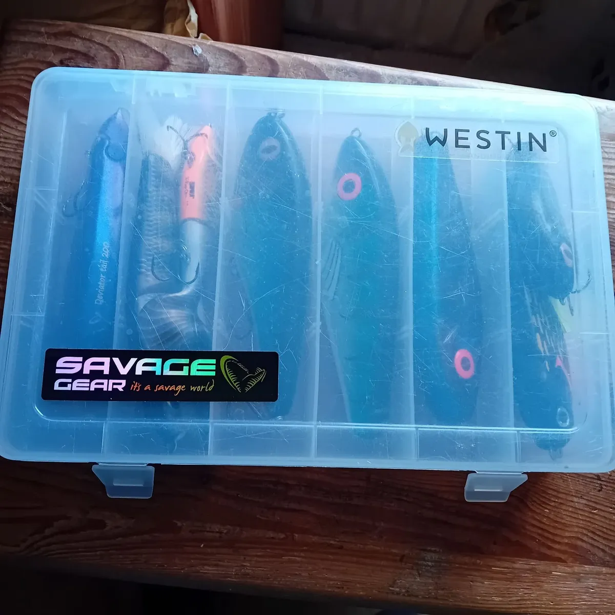 Box of Pike Jerkbaits .... - Image 1