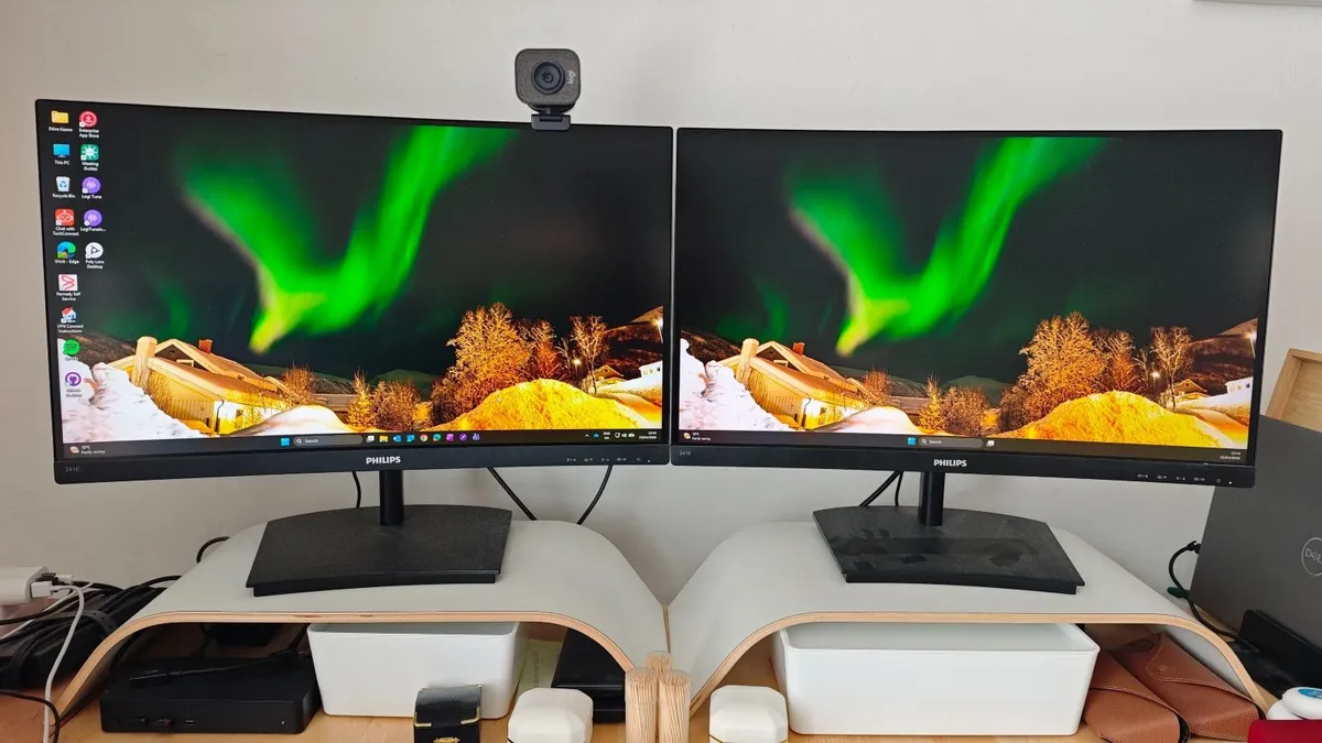 24" FHD curved monitors - Image 1