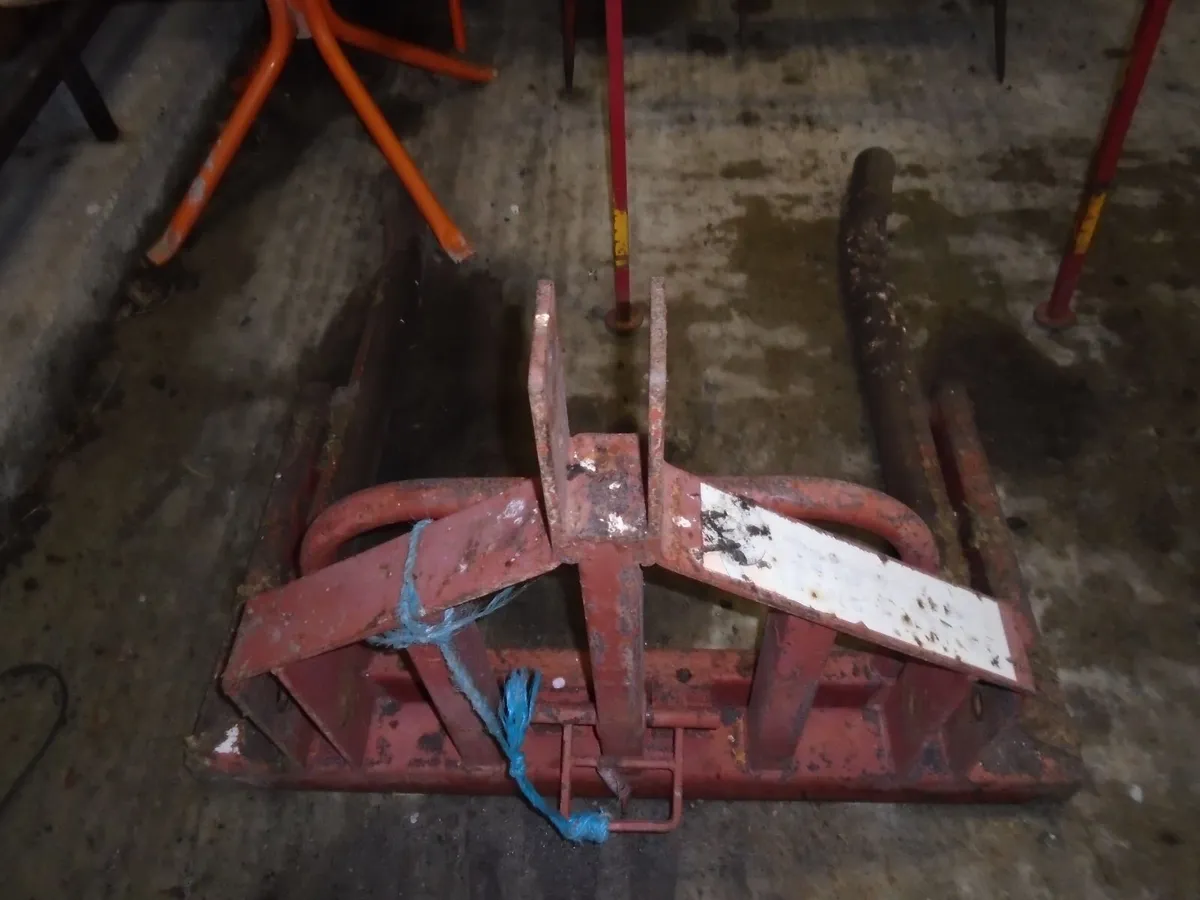 Neugent Bale Lifter - Image 1