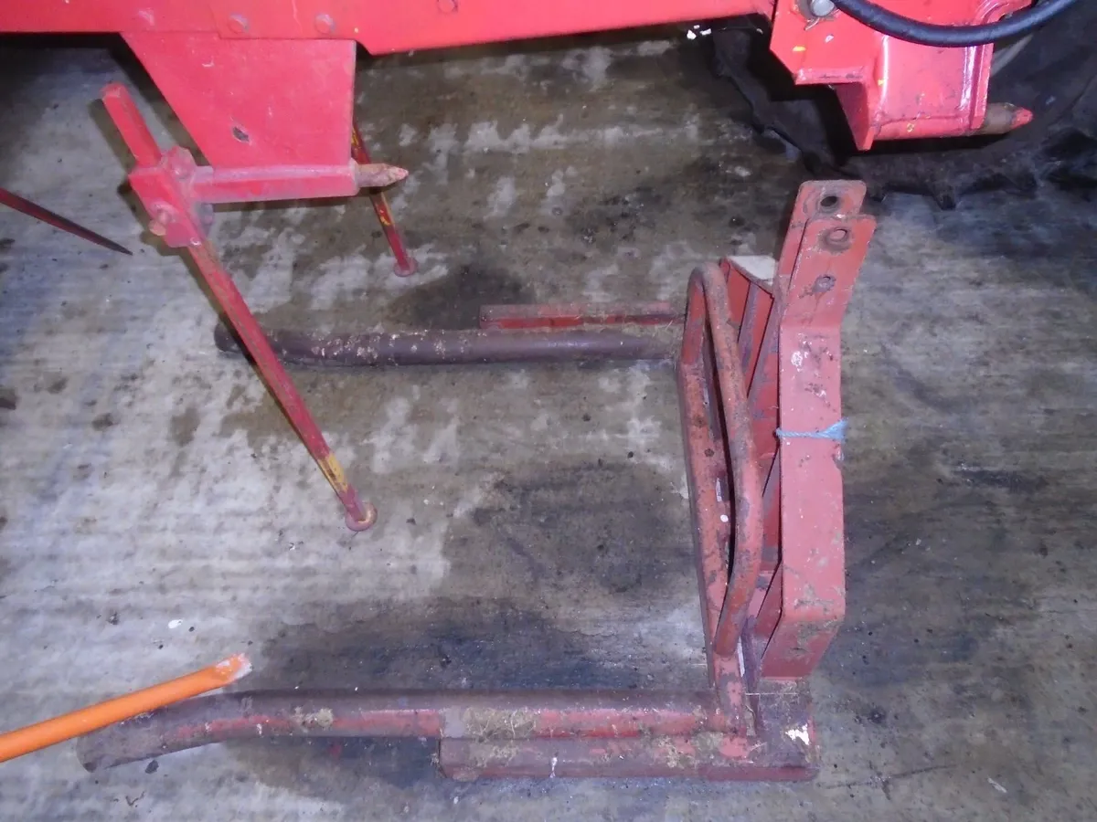 Neugent Bale Lifter - Image 2