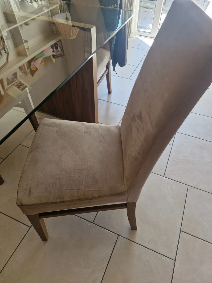 Table and 4 chairs - Image 2