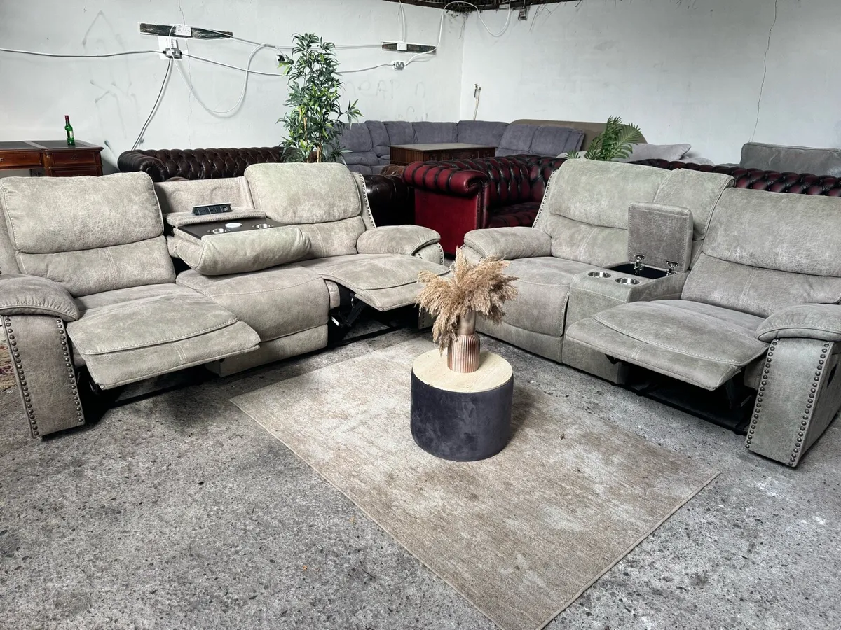 As new 3+2 seater recliner - Image 1