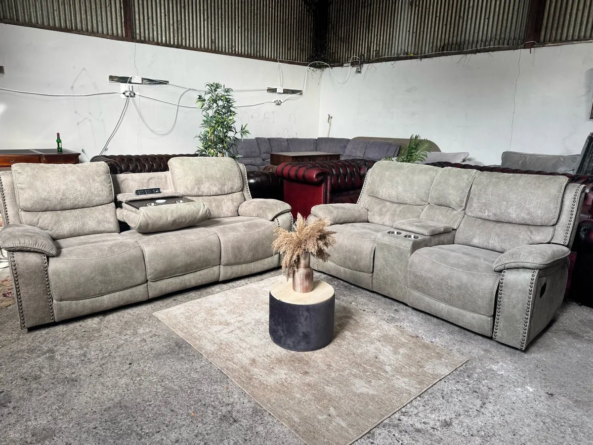 As new 3+2 seater recliner - Image 2