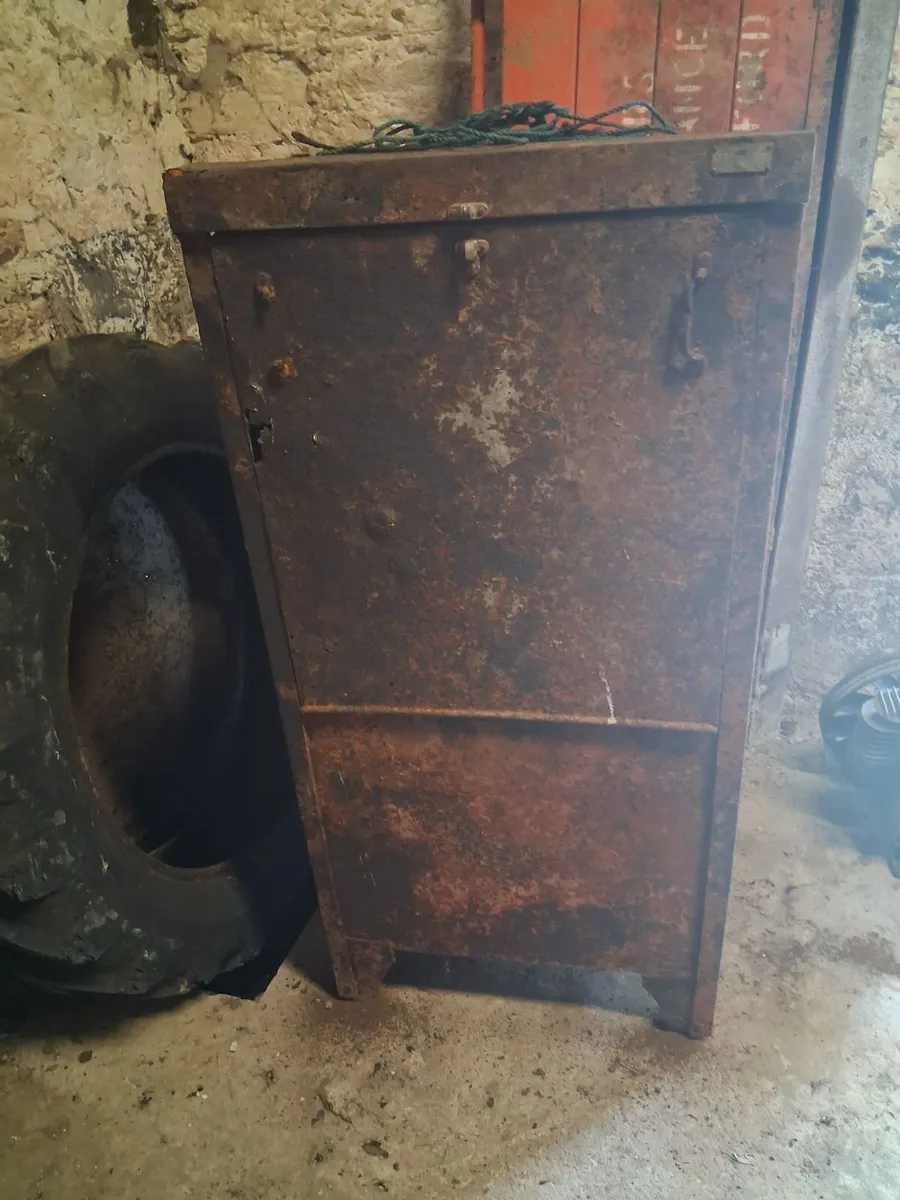 Old oil dispenser - Image 3