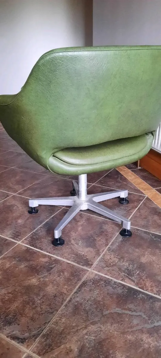 Swivel chair - Image 3