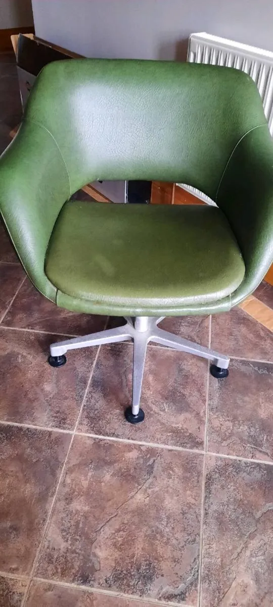 Swivel chair - Image 1