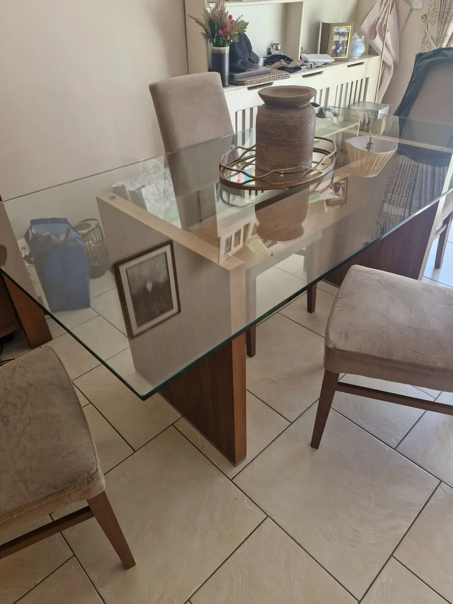 Table and 4 chairs - Image 3