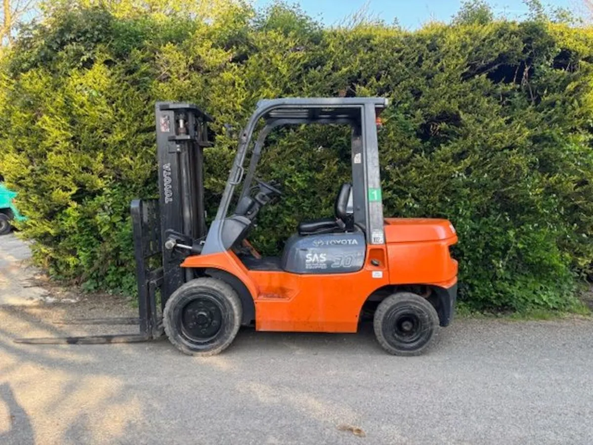 Toyota Diesel Forklift - Image 1