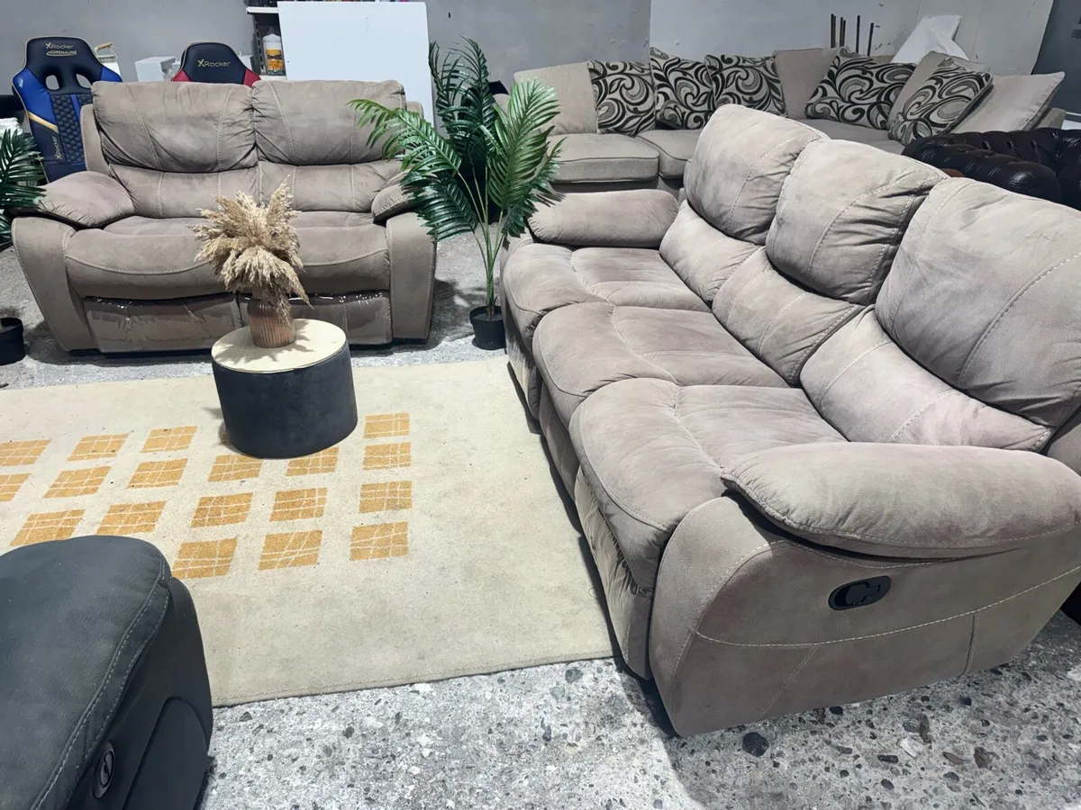 Ez Living 3+2 seater recliner suite - Image 1