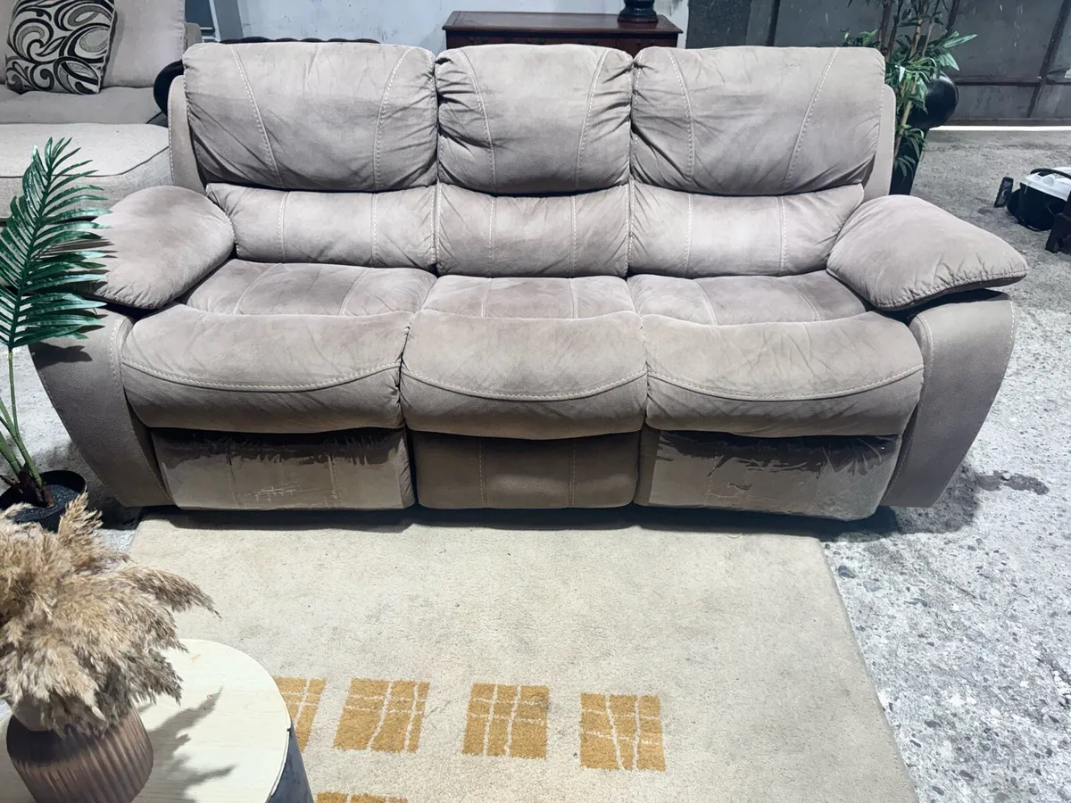 Ez Living 3+2 seater recliner suite - Image 3