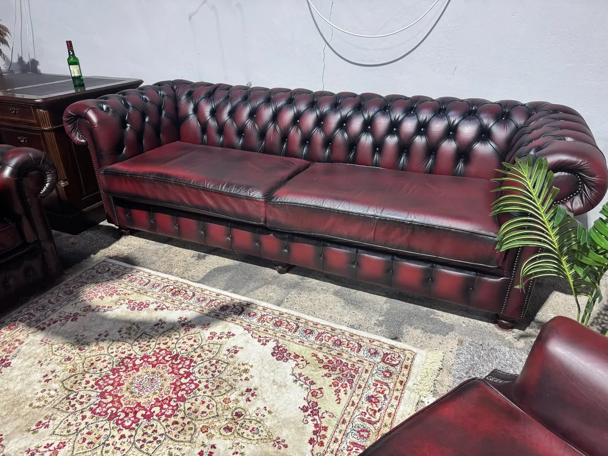 4+2+1+1 seater Chesterfield suite - Image 3