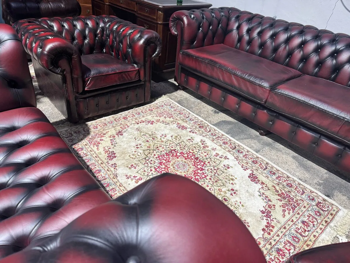 4+2+1+1 seater Chesterfield suite - Image 4