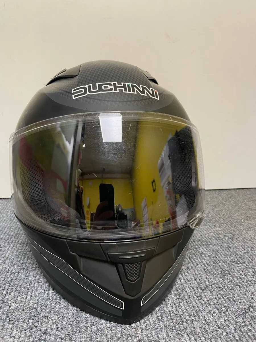 Duchinni Motorcycle Helmet - Image 1