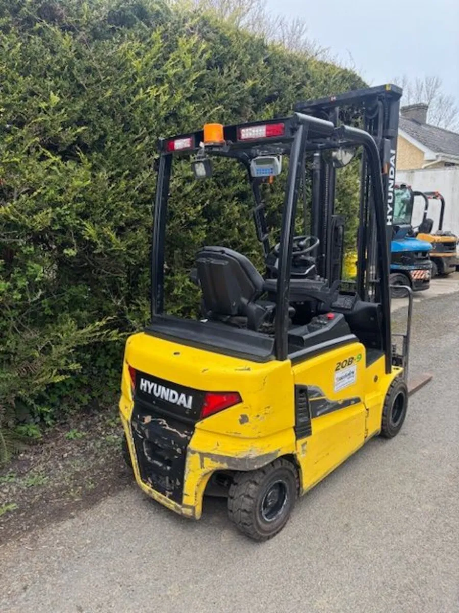 Hyundai Forklift - Image 2