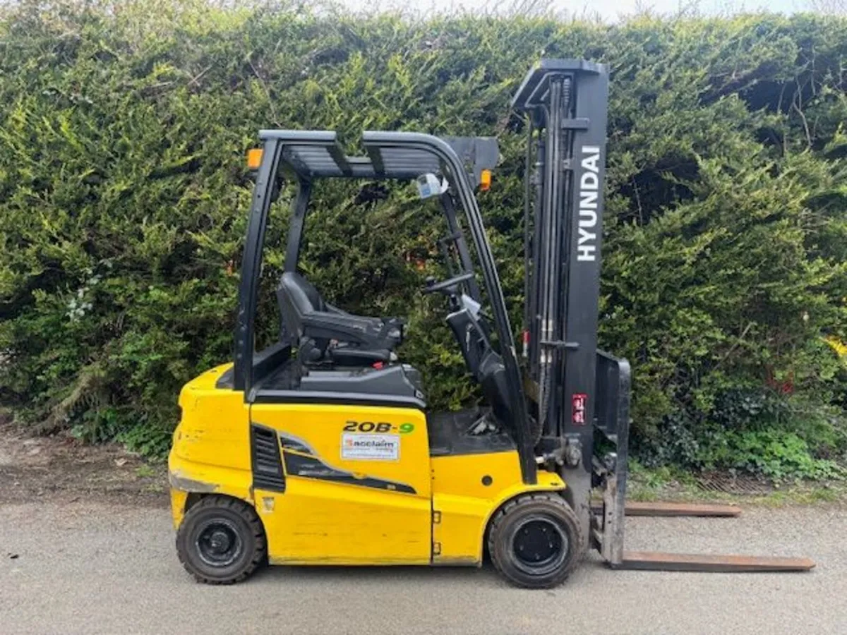 Hyundai Forklift - Image 3