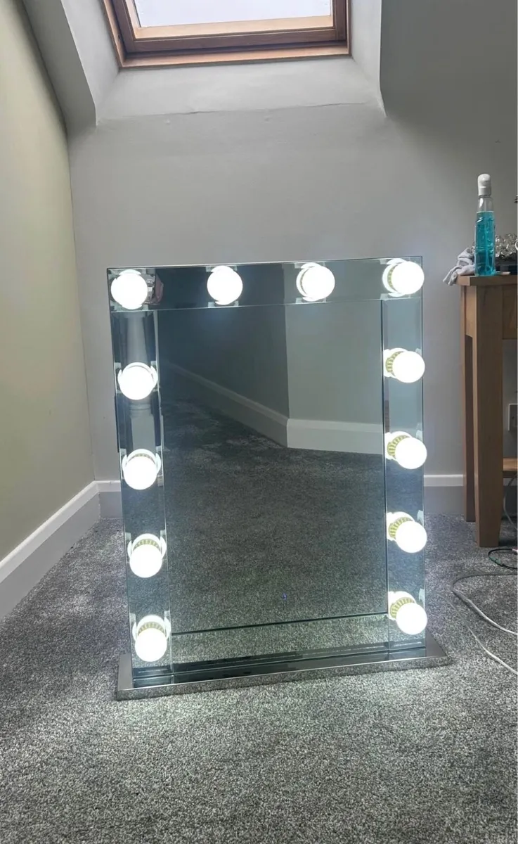 Bluetooth Hollywood Mirror with Built-in Speakers - Image 1