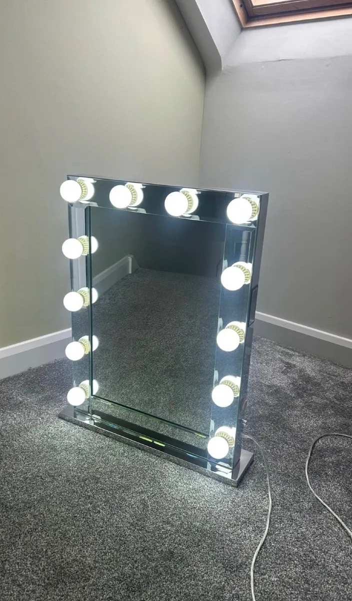 Bluetooth Hollywood Mirror with Built-in Speakers - Image 4