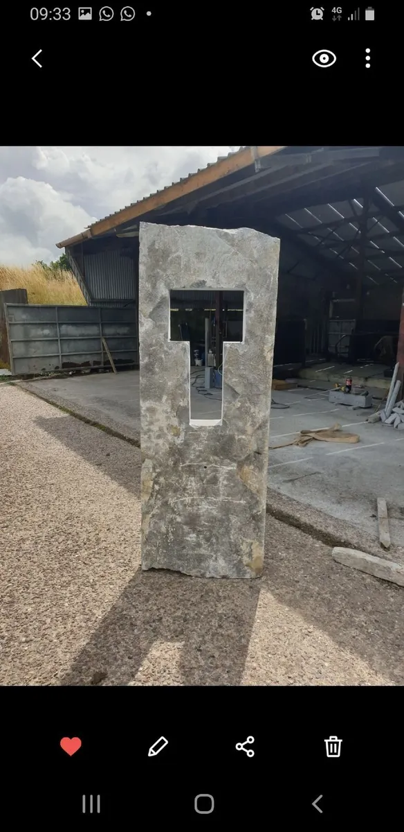 Limestone monolith - Image 1