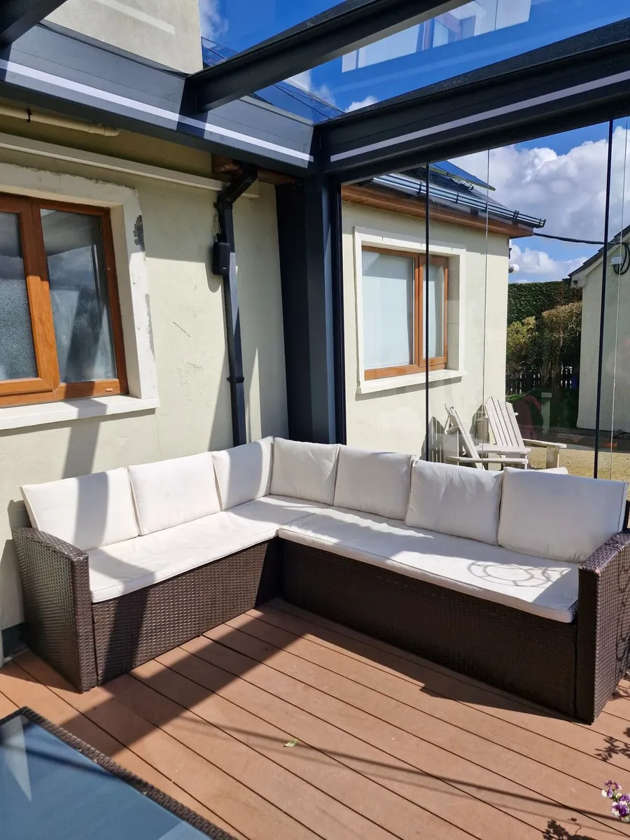 Outdoor patio L shaped seating