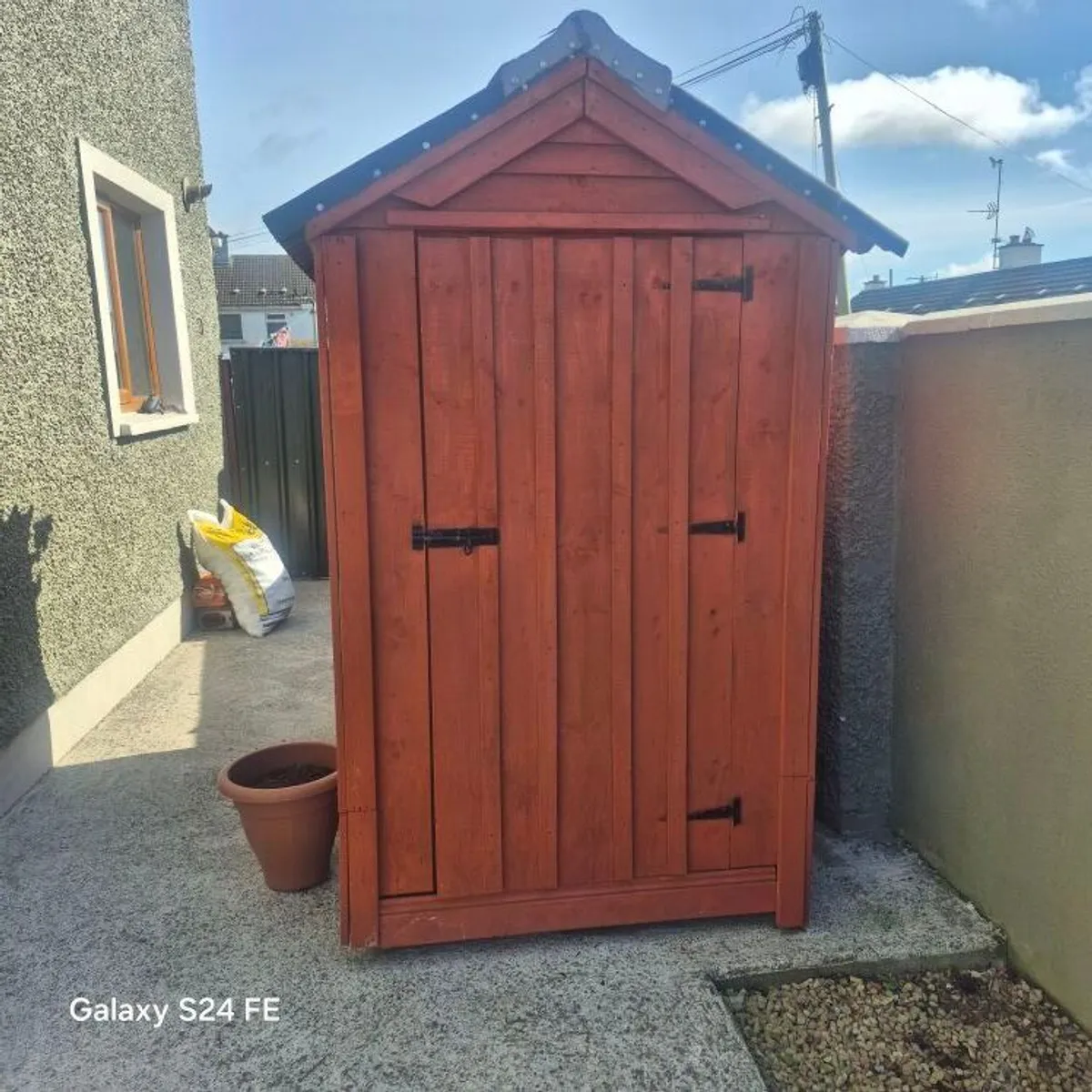 Fantastic shed genuine reason for sale Polystyrene roof fitted - Image 1