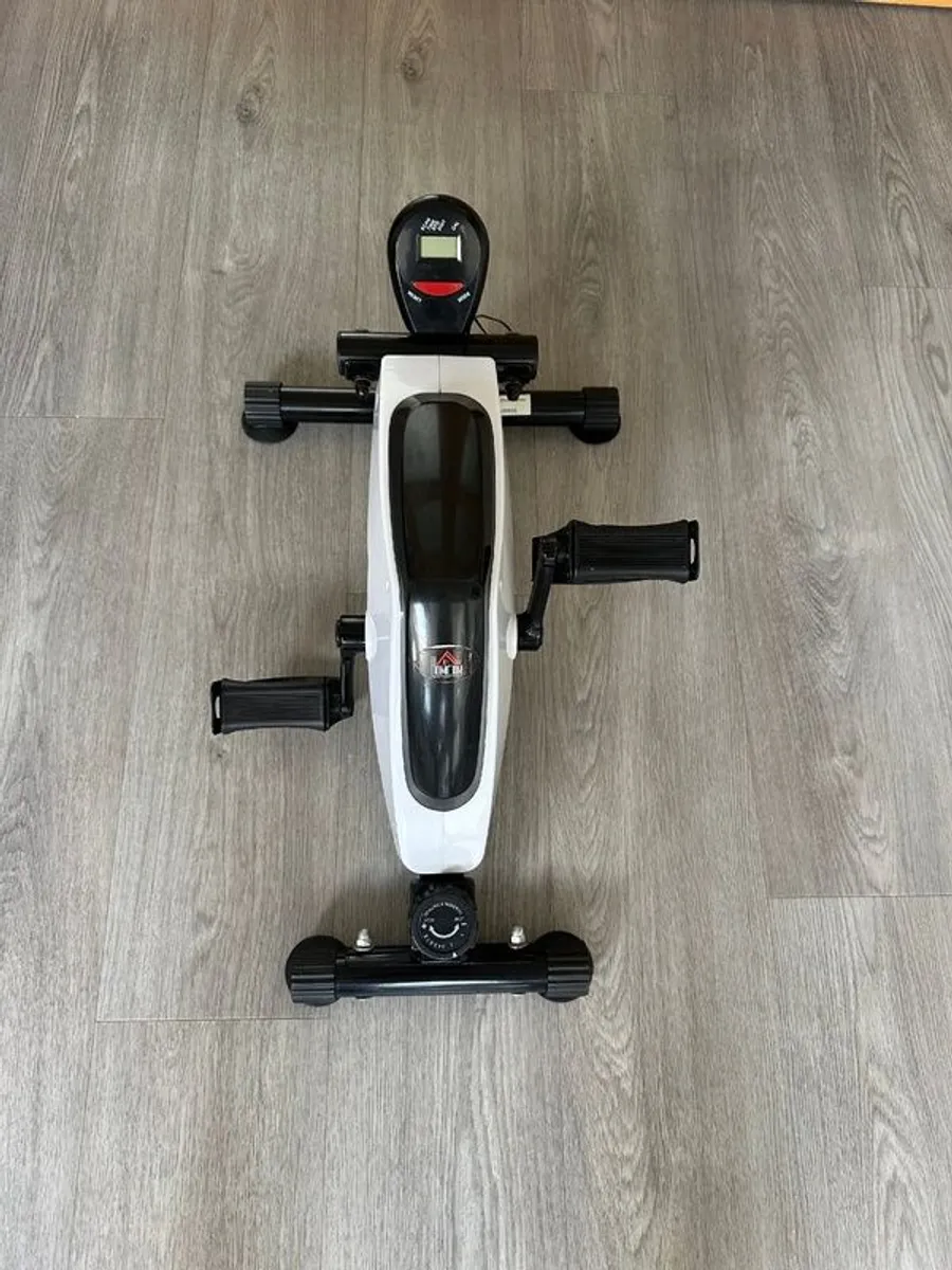 Pedal exercise machine - Image 1