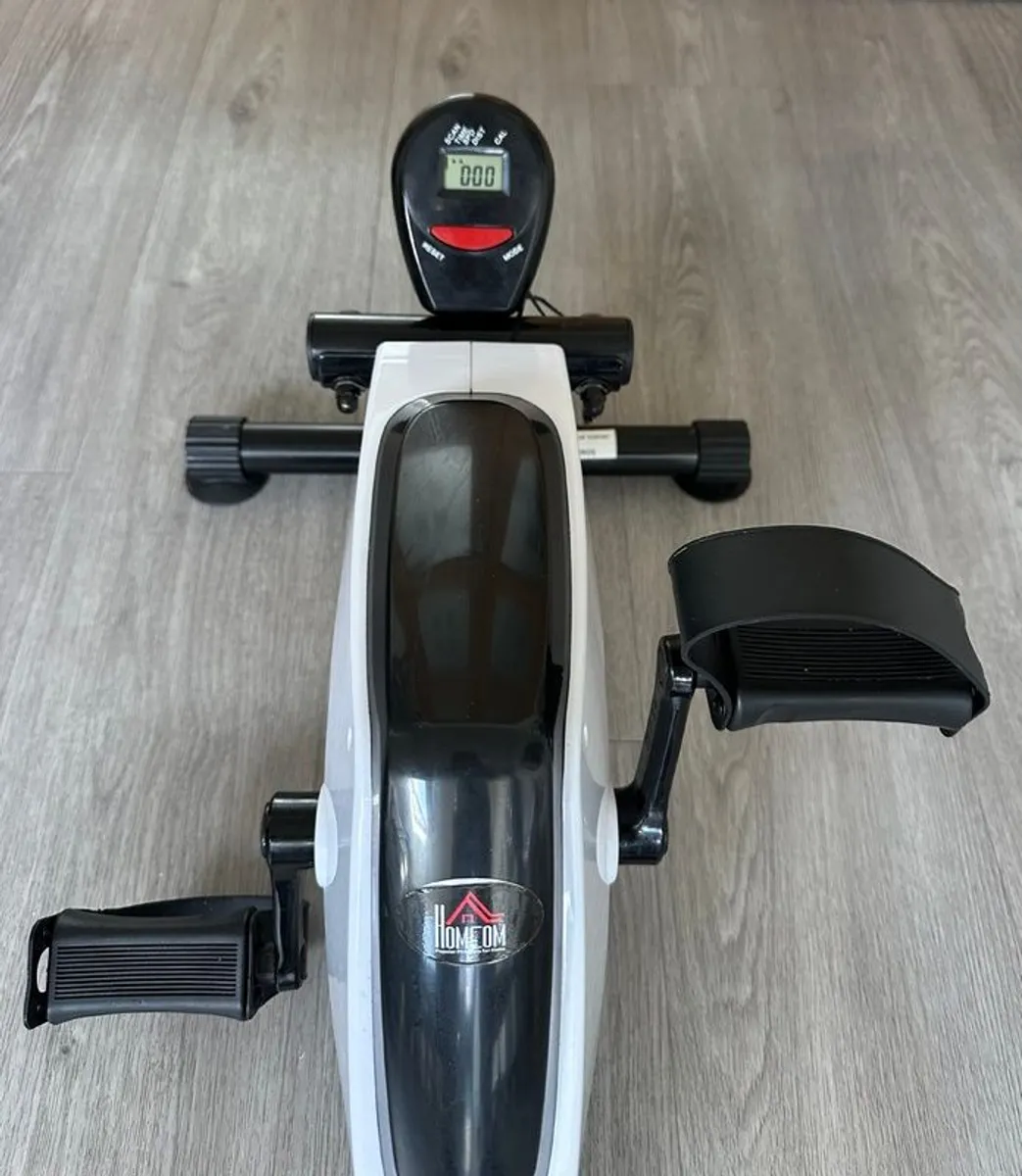 Pedal exercise machine - Image 3