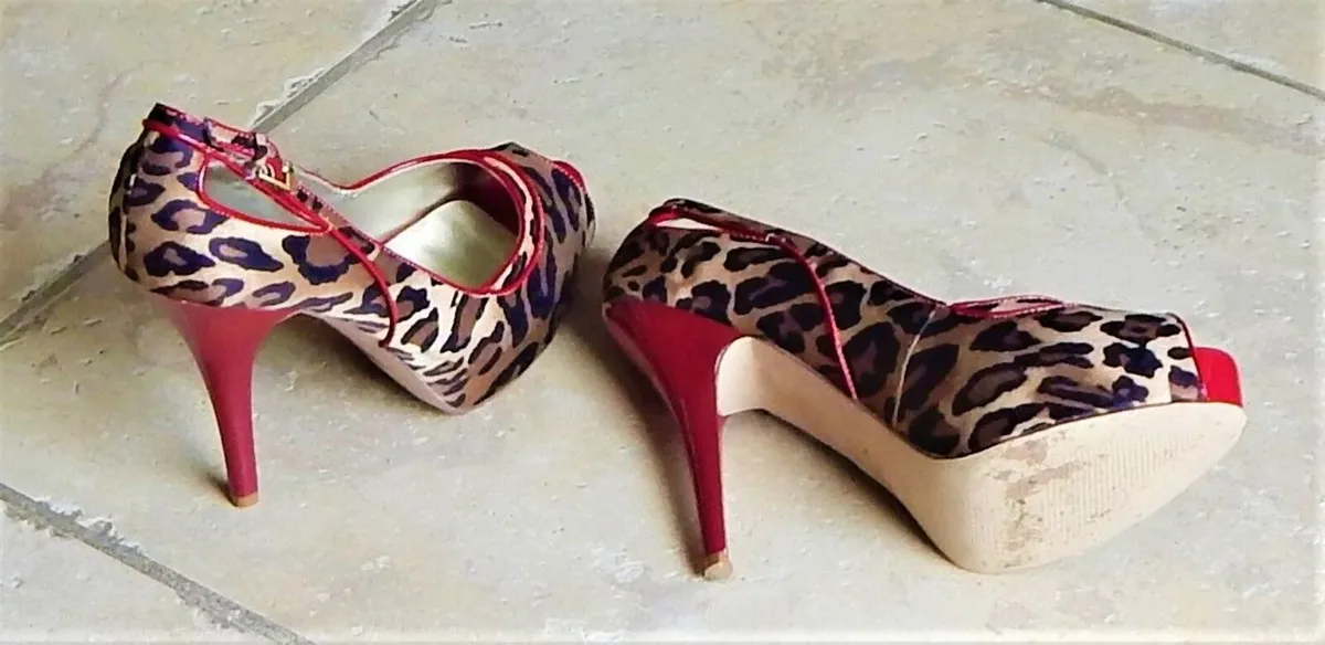 Pair of Ladies Guess Shoes, Size 6 - Image 3