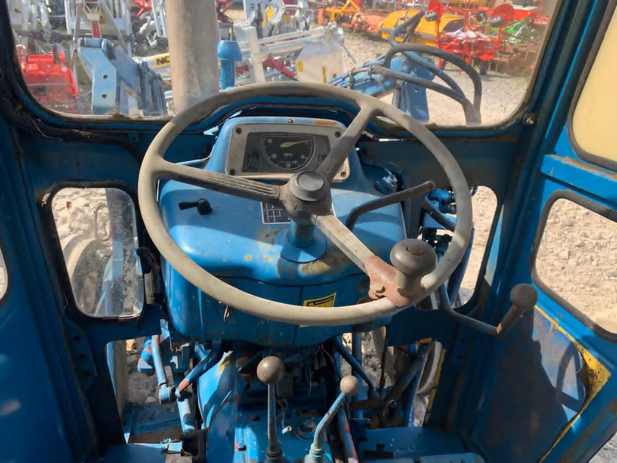 FORD 3600 C/W LOADER + BUCKET - Image 4