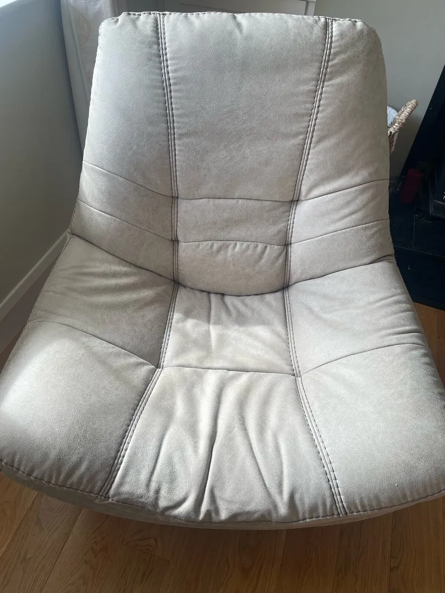 Cream leather swival chairs - Image 2