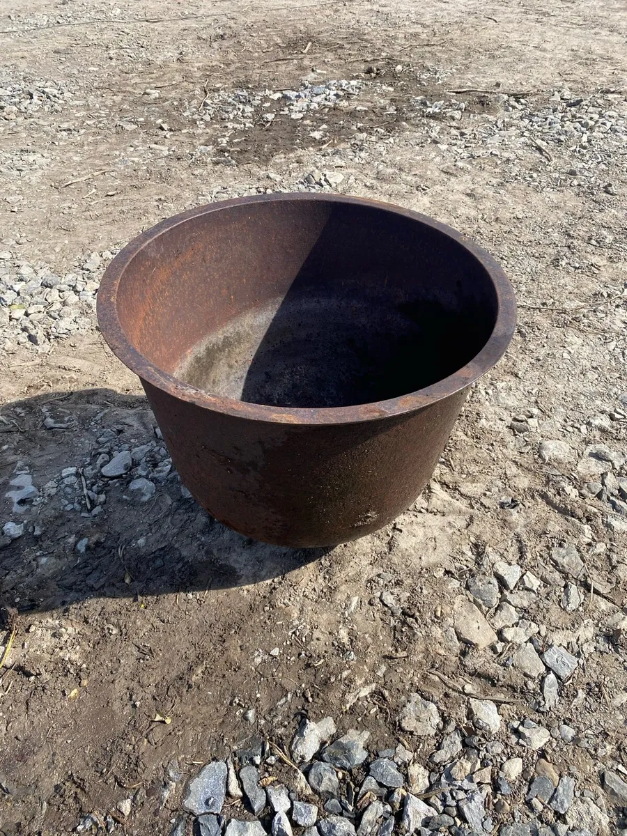 Vintage machinery Famine pot. - Image 1