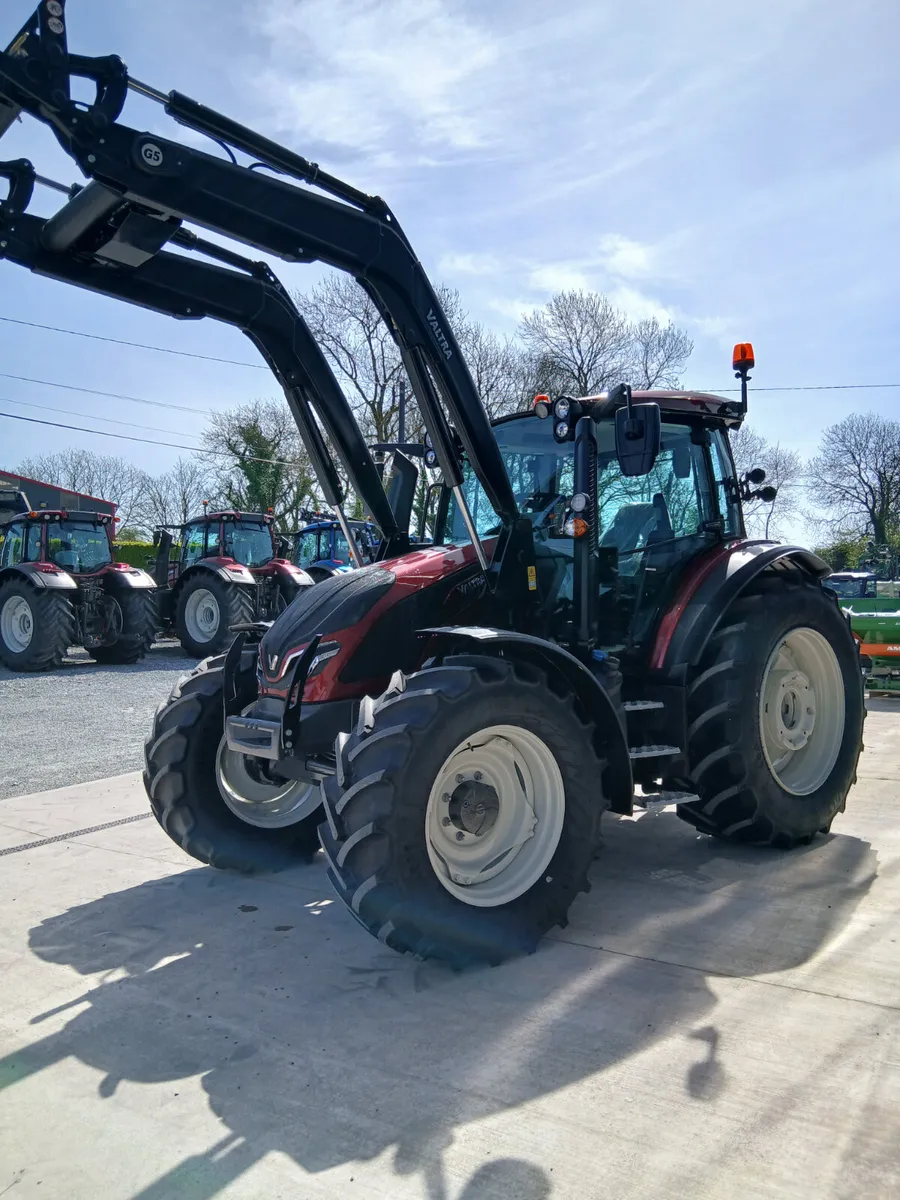 Valtra G125 & Loader - Image 3
