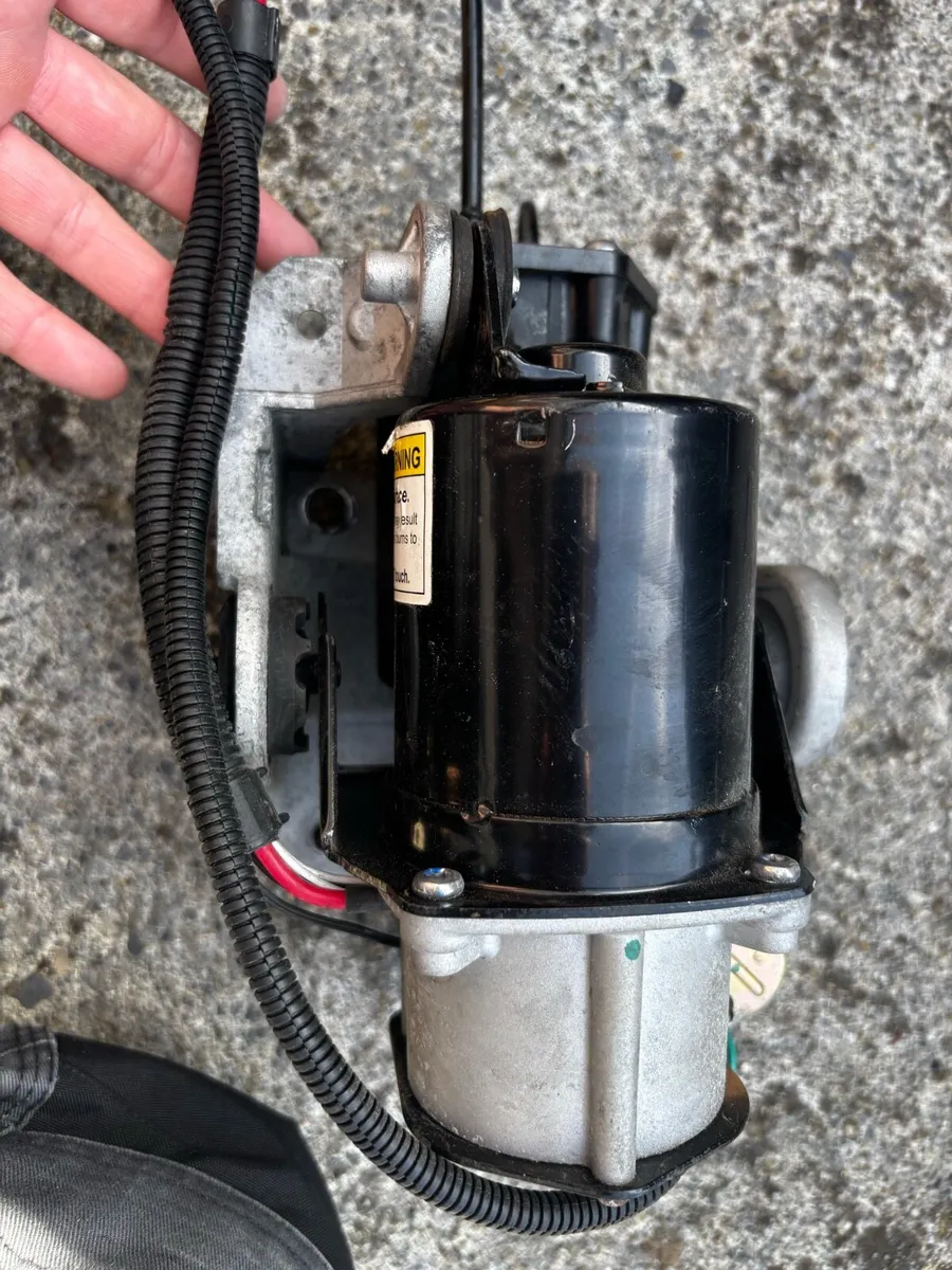 Discovery 3 Air Compressor - Image 2