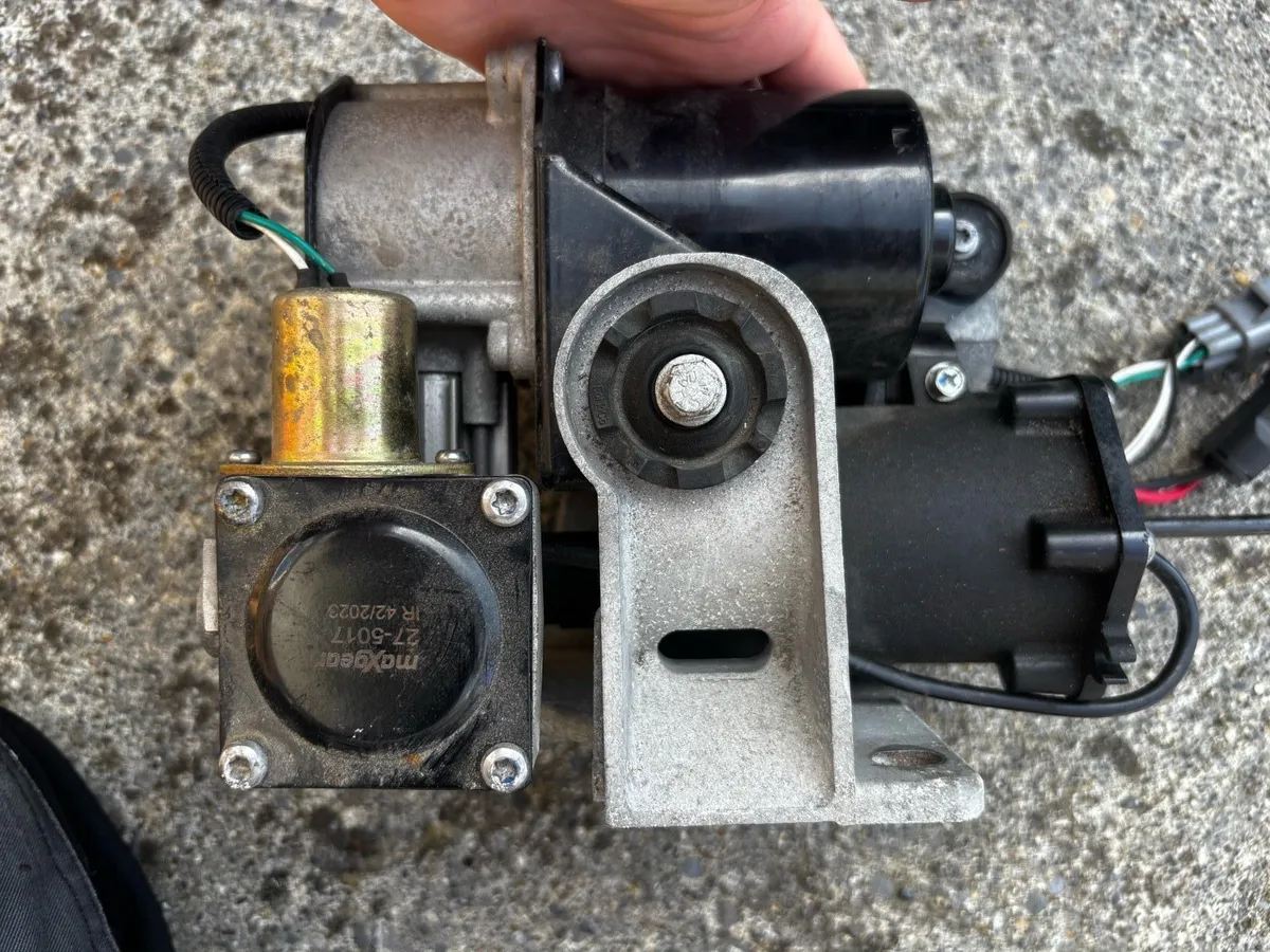 Discovery 3 Air Compressor - Image 3