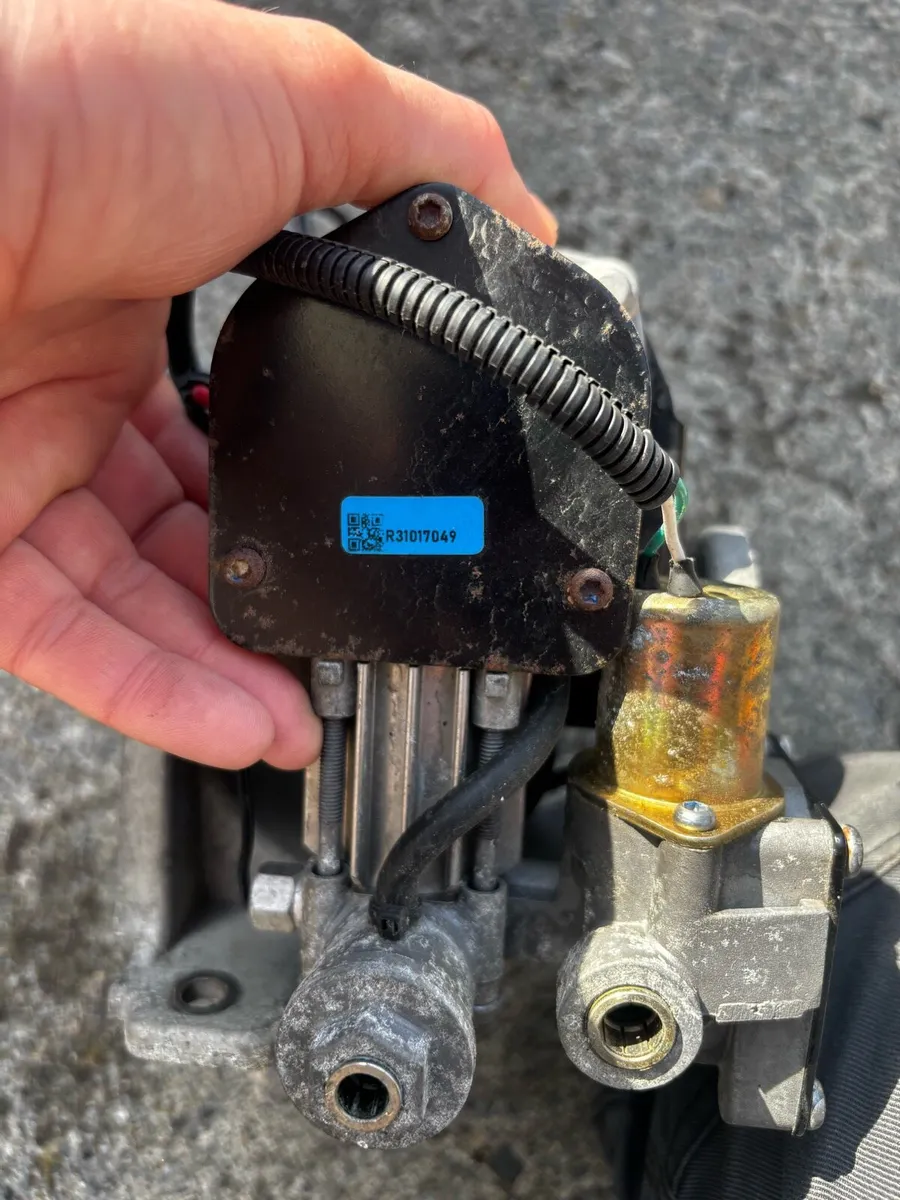 Discovery 3 Air Compressor - Image 4