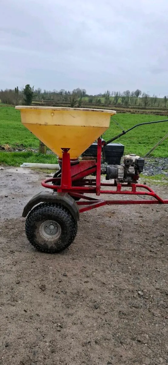 Trailed fertiliser spreader. - Image 1