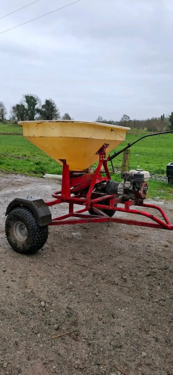 Trailed fertiliser spreader. - Image 2