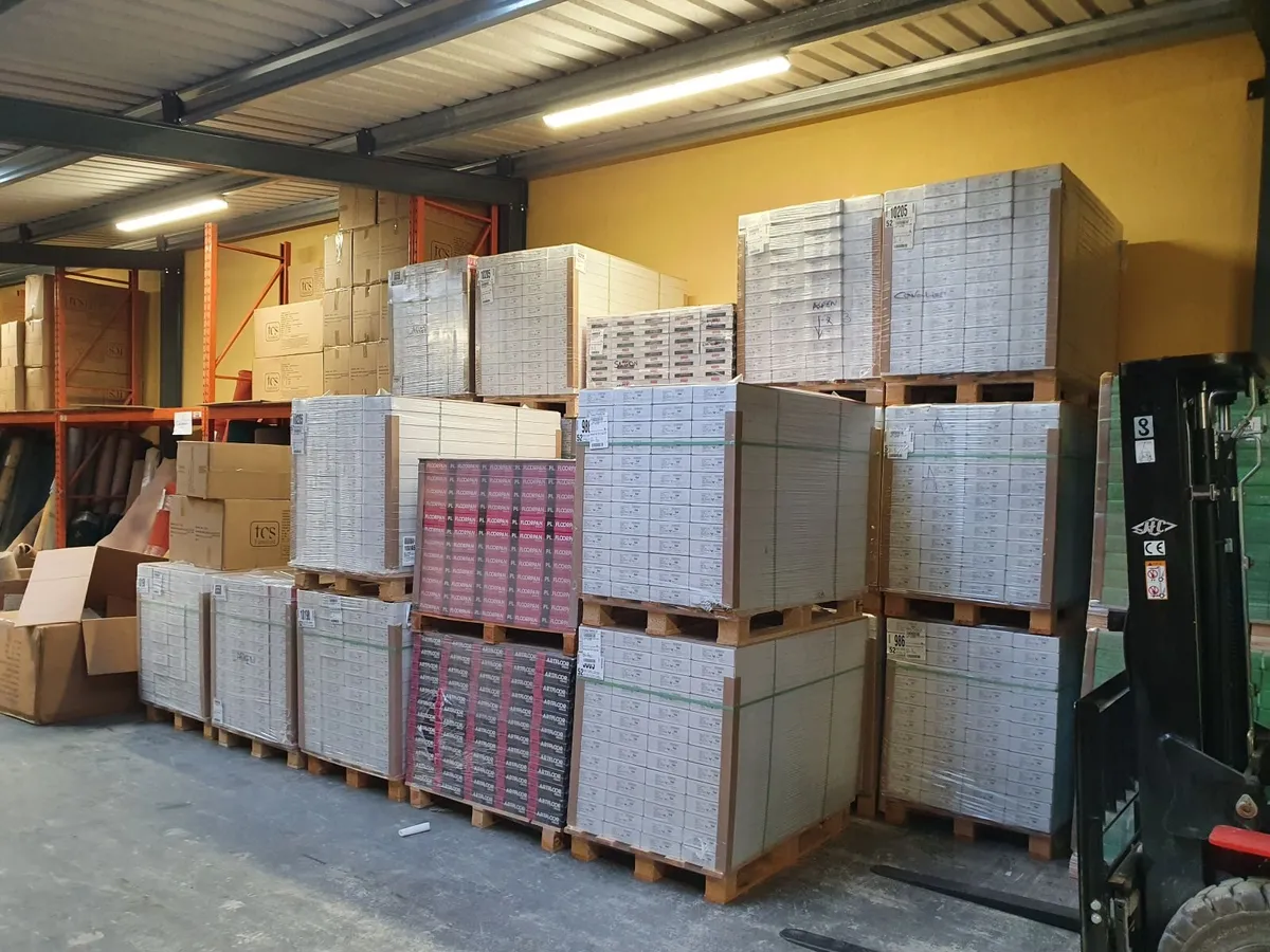 8mm laminated click flooring low price - Image 2