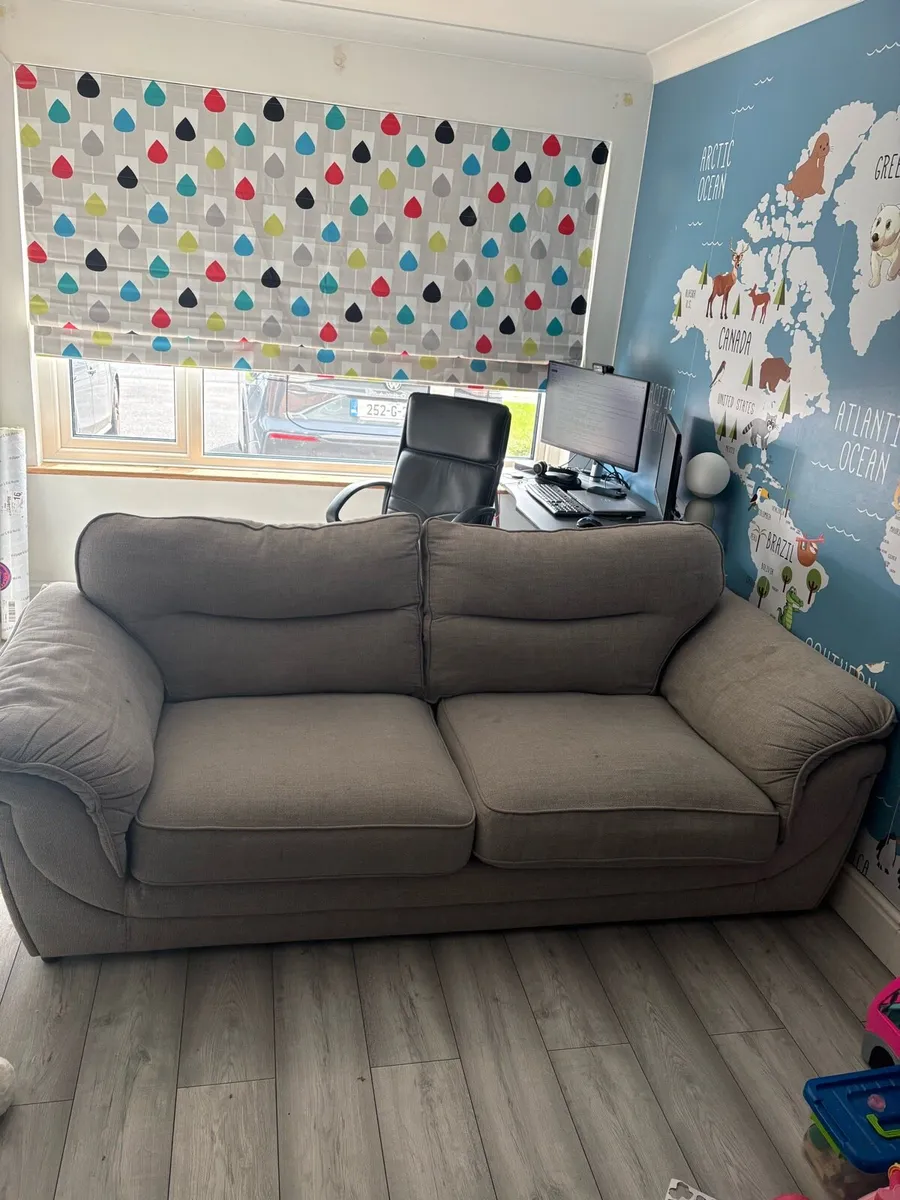 Grey couch - Image 2