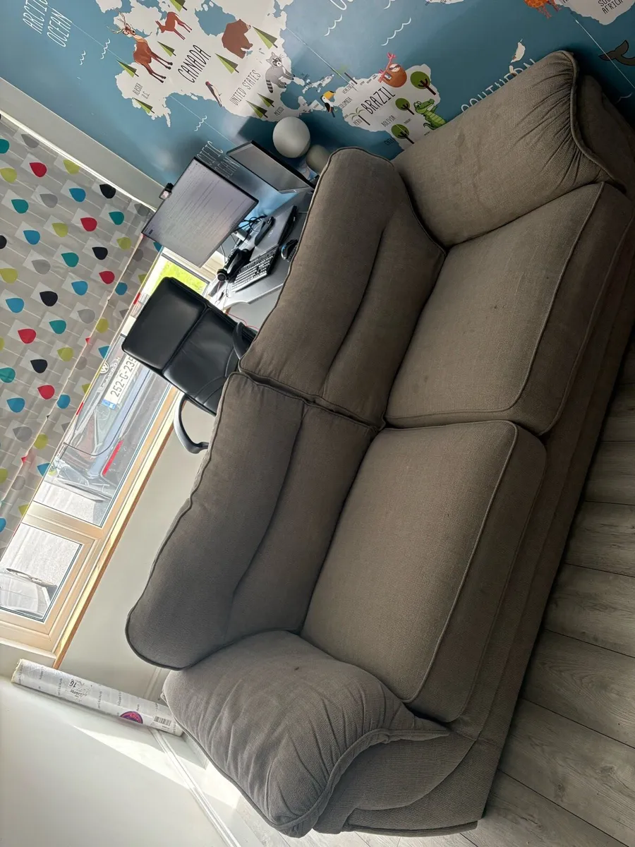 Grey couch - Image 3